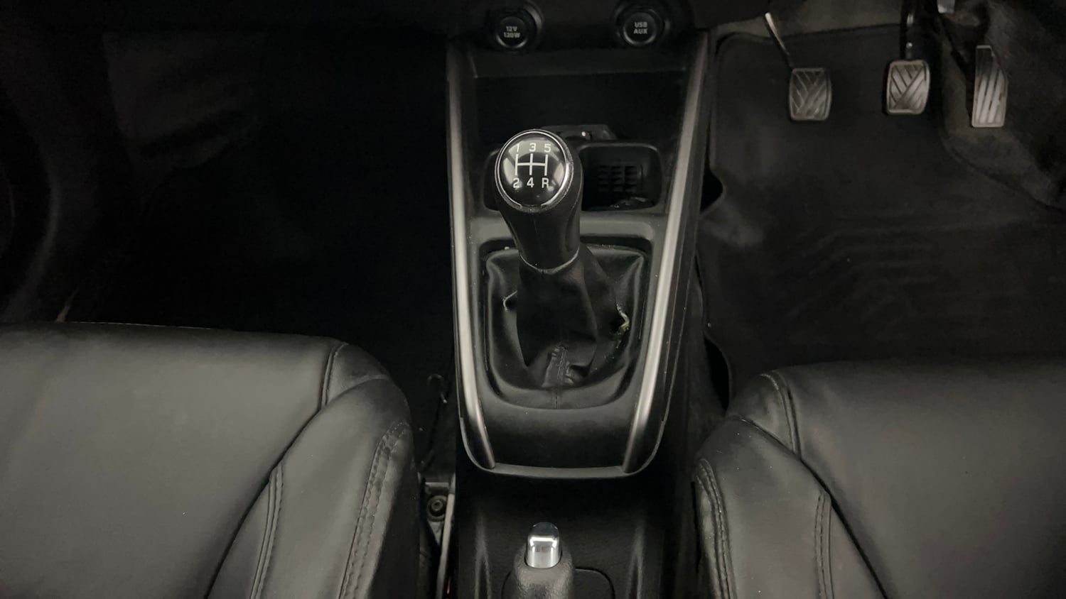 Used 2022 Maruti Suzuki XL6 Zeta MT Petrol Petrol Manual interior GEAR  KNOB VIEW