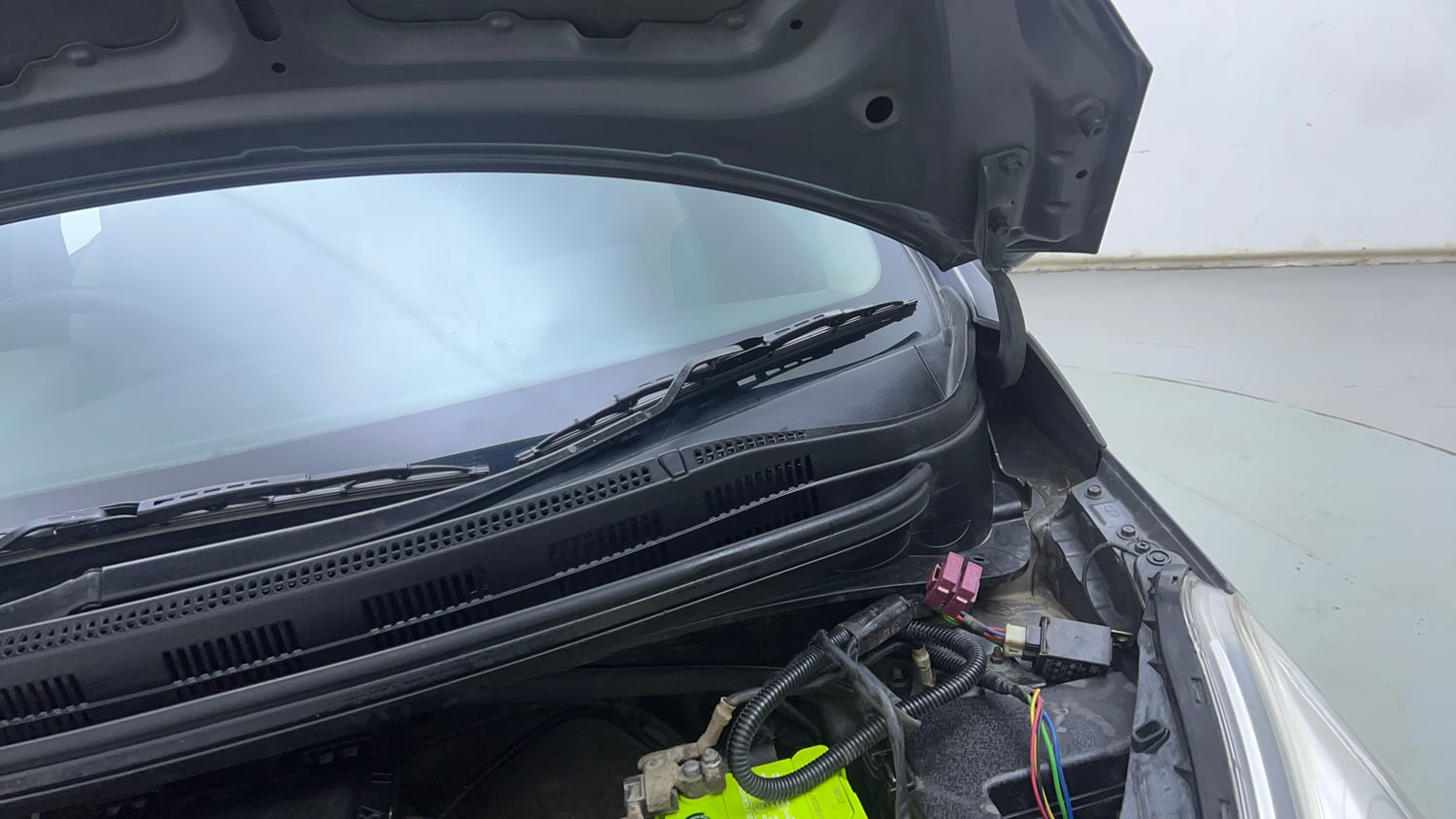 Used 2017 Hyundai Grand i10 Magna 1.2 Kappa VTVT Petrol Manual engine ENGINE LEFT SIDE HINGE & APRON VIEW