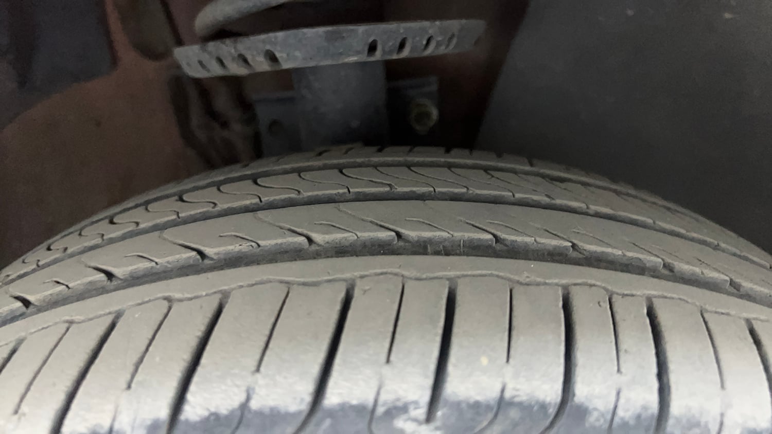 Used 2019 Volkswagen Polo Comfortline 1.0L (P) Petrol Manual tyres RIGHT FRONT TYRE TREAD VIEW