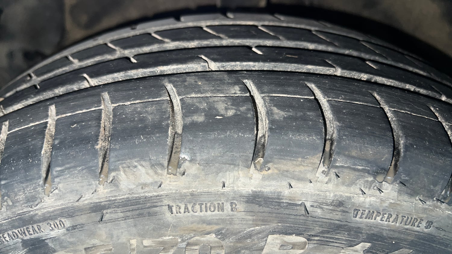 Used 2017 Hyundai Xcent SX Petrol Manual tyres LEFT FRONT TYRE TREAD VIEW
