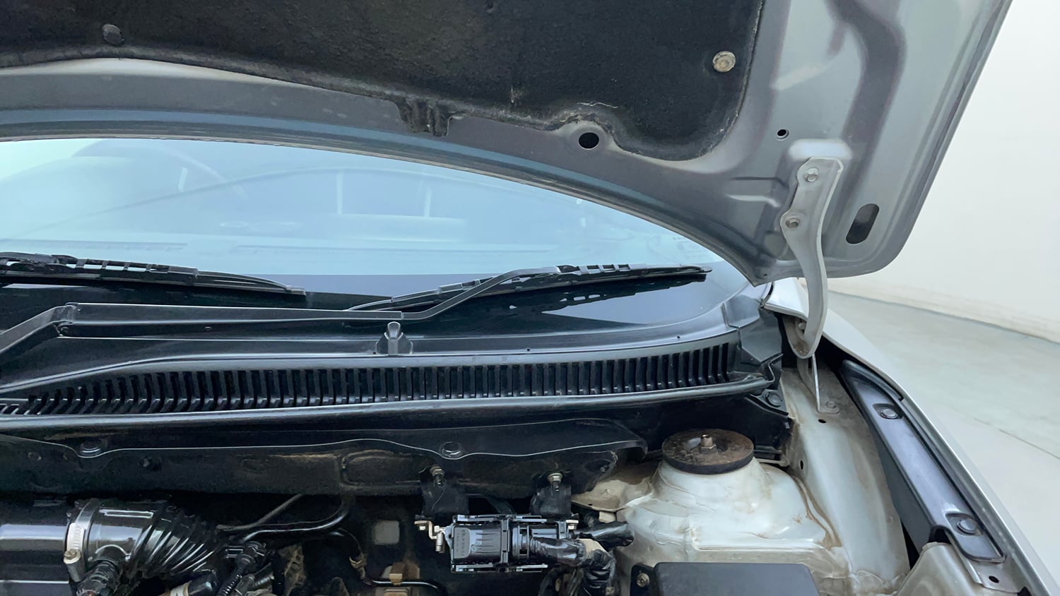 Used 2018 Maruti Suzuki Baleno Zeta 1.2 AT Petrol Automatic engine ENGINE LEFT SIDE HINGE & APRON VIEW