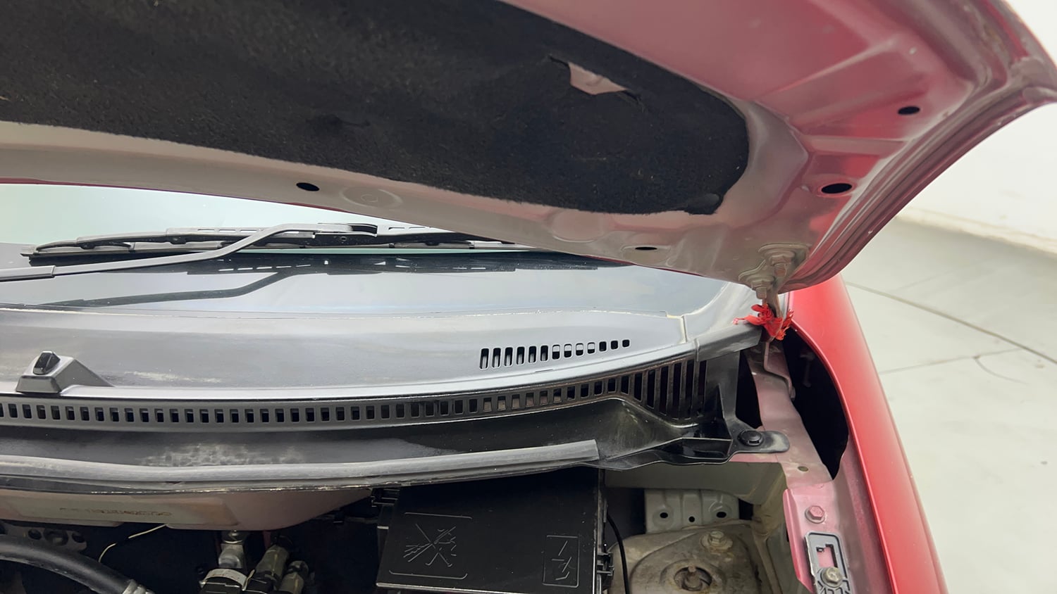 Used 2018 Datsun Redi-GO T(O) 1.0 AMT Petrol Automatic engine ENGINE LEFT SIDE HINGE & APRON VIEW