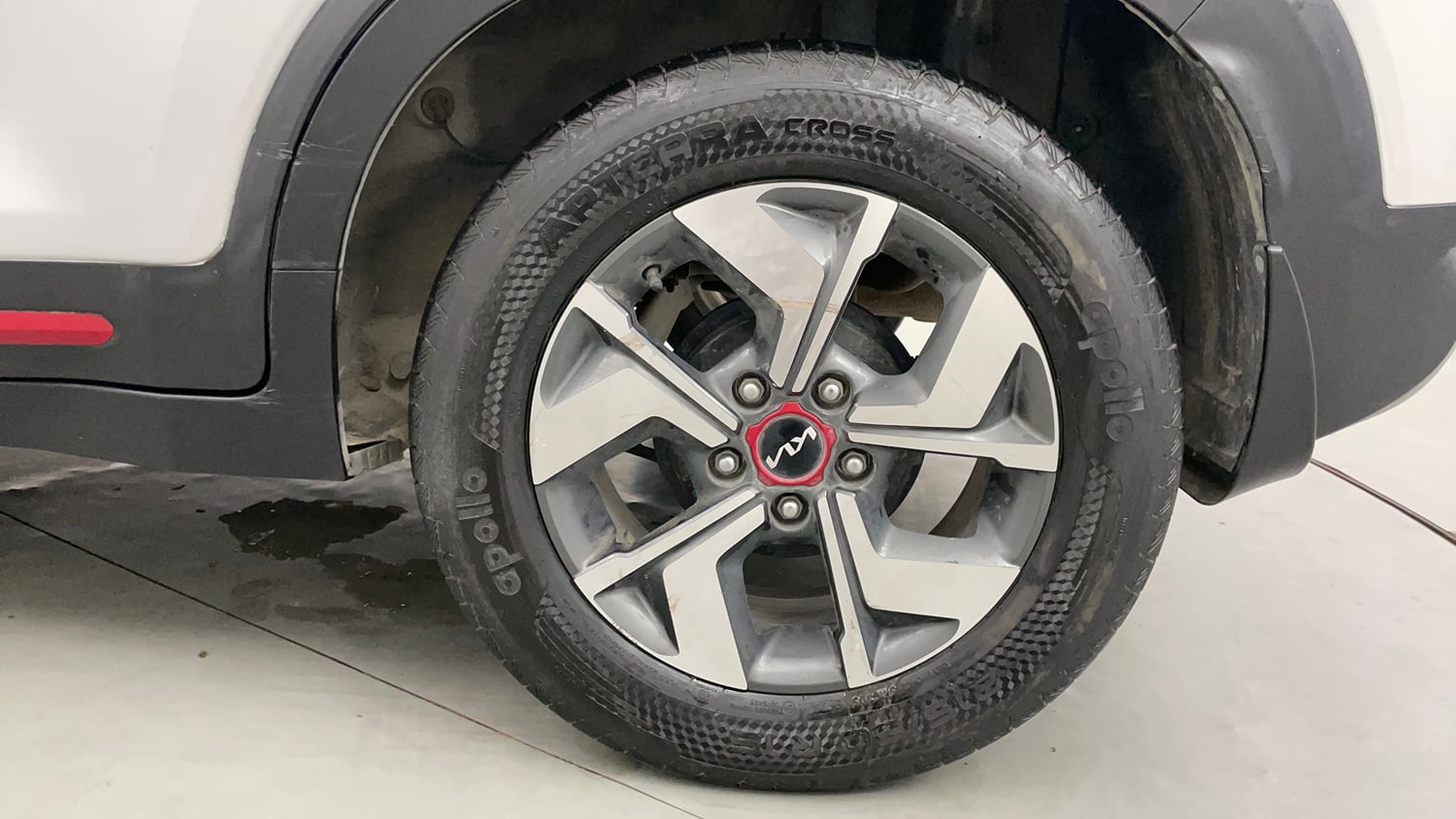 Used 2022 Kia Sonet GTX Plus 1.0 iMT Petrol Manual tyres LEFT REAR TYRE RIM VIEW