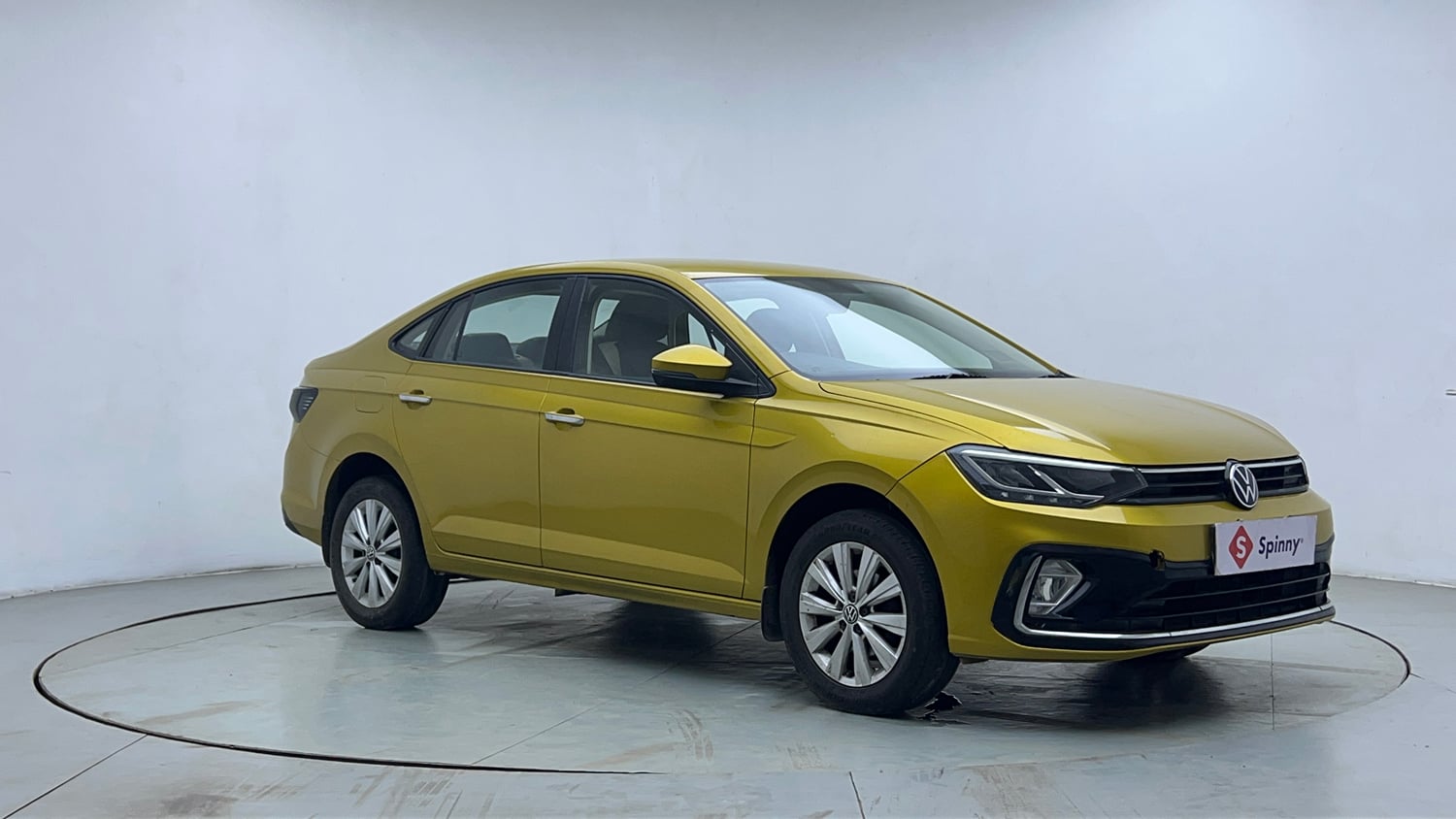 Used 2023 Volkswagen Virtus Highline 1.0 TSI AT Petrol Automatic exterior RIGHT FRONT CORNER VIEW