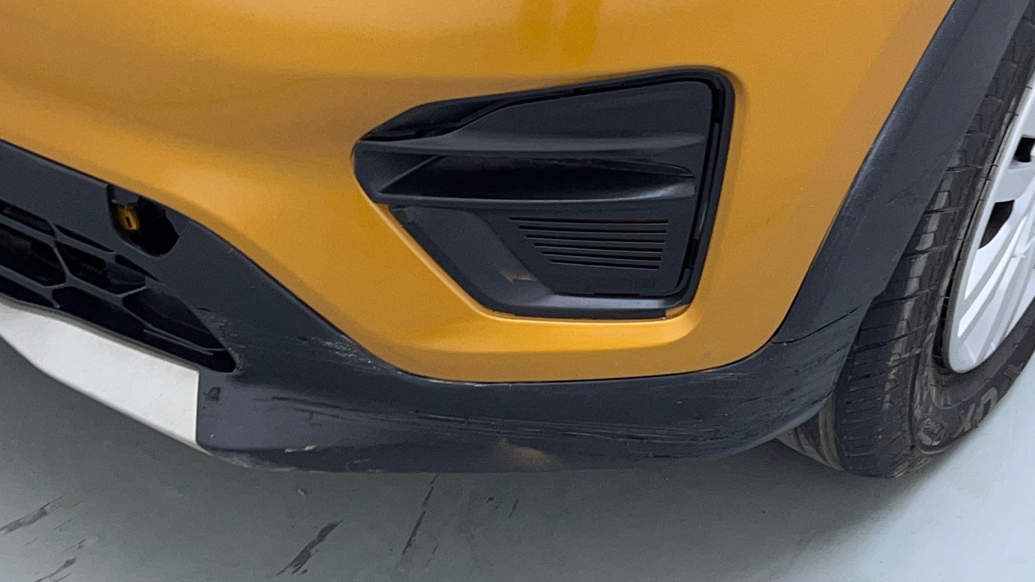 Used 2022 Renault Triber RXT Petrol Manual dents MINOR SCRATCH
