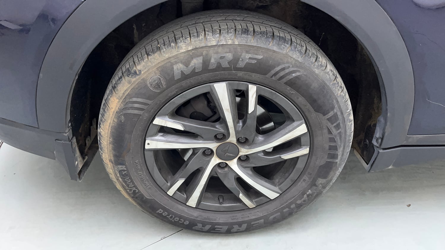 Used 2022 Mahindra XUV700 AX 5 Diesel MT 7 STR Diesel Manual tyres RIGHT REAR TYRE RIM VIEW