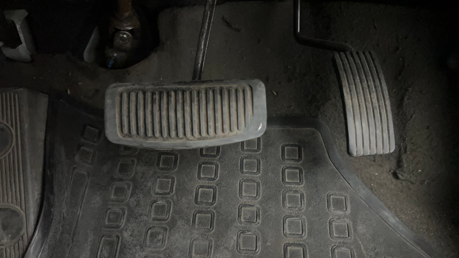 Used 2013 Hyundai i10 Sportz 1.2 AT Kappa2 Petrol Automatic interior PEDALS VIEW