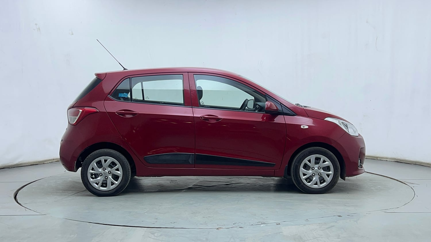 Used 2017 Hyundai Grand i10 Magna AT 1.2 Kappa VTVT Petrol Automatic exterior RIGHT SIDE VIEW