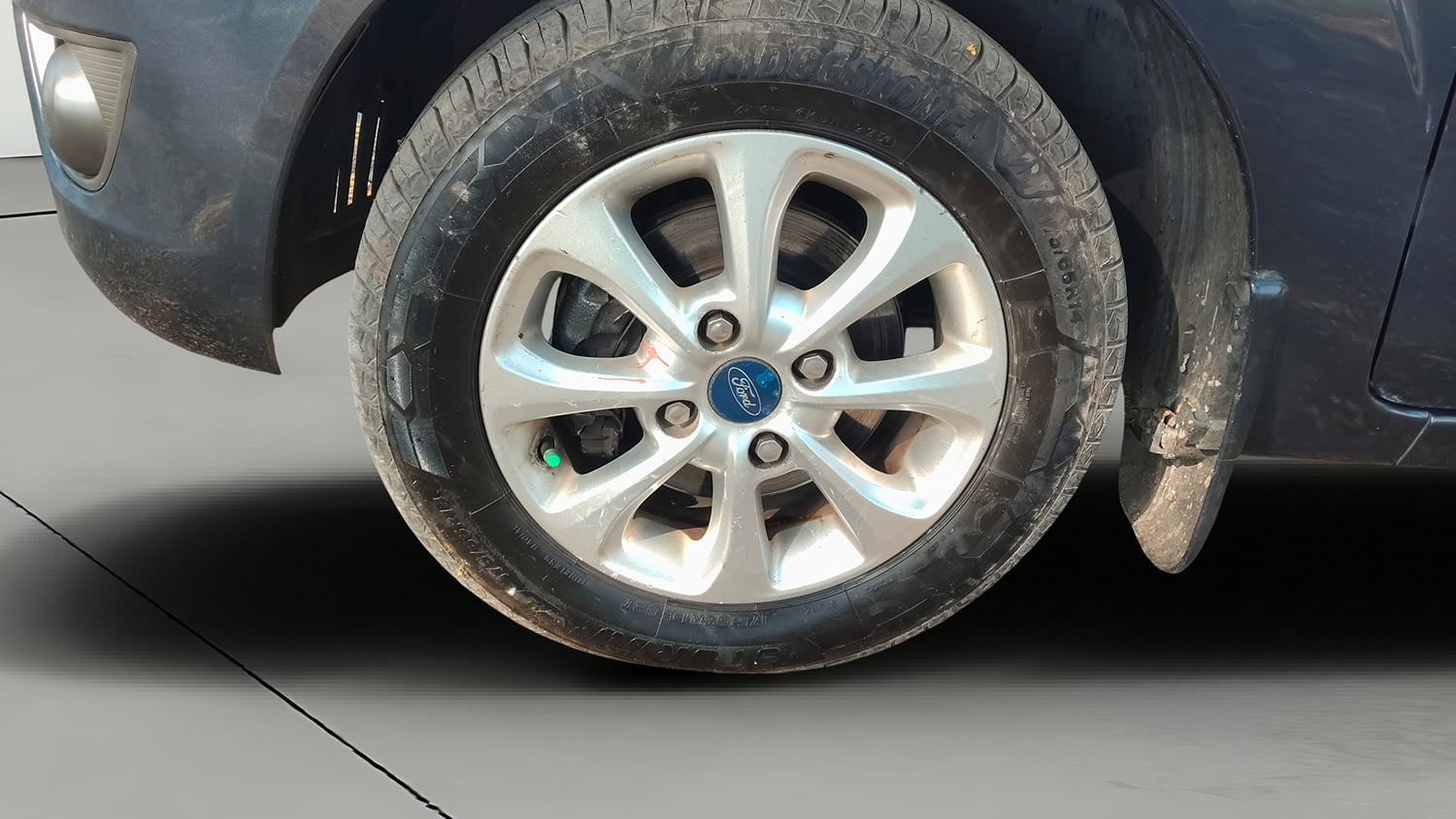 Used 2012 Ford Figo Duratorq Diesel Titanium 1.4 Diesel Manual tyres LEFT FRONT TYRE RIM VIEW