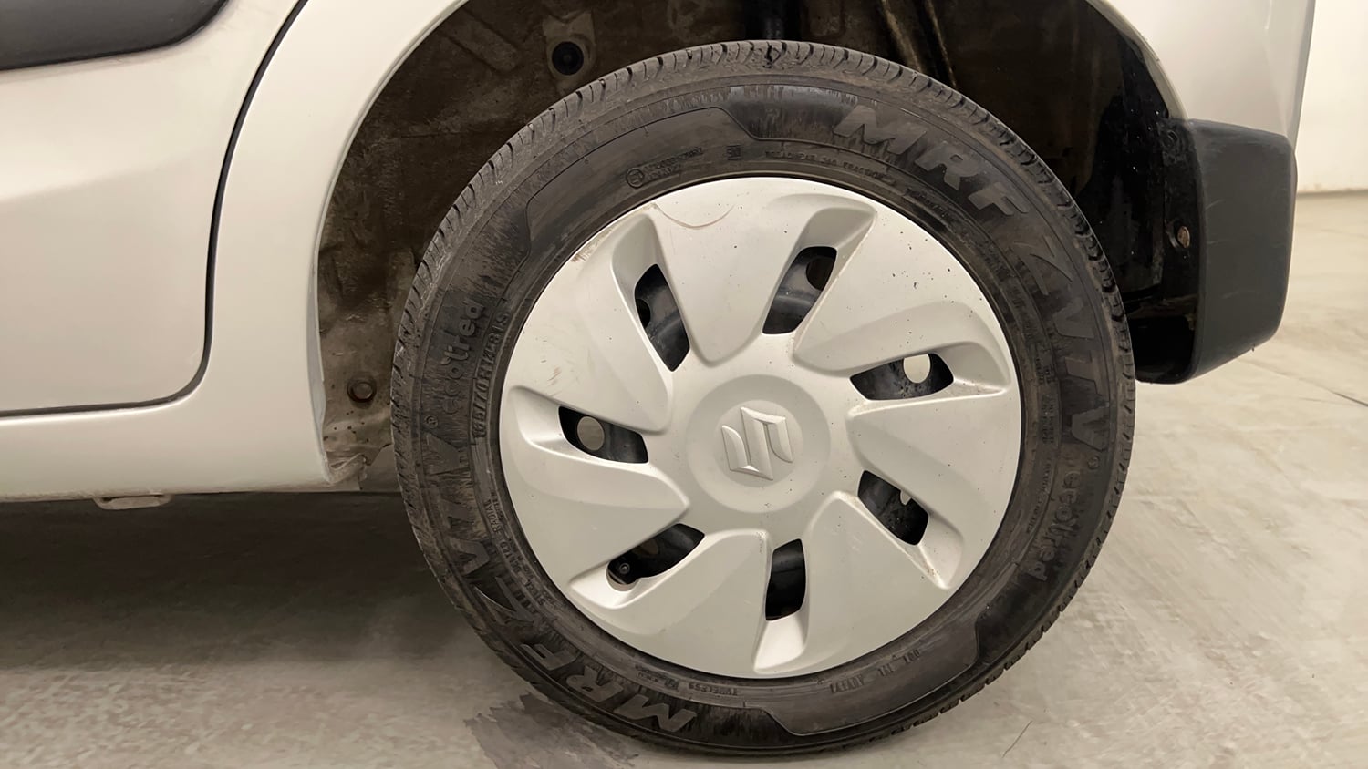 Used 2016 Maruti Suzuki Celerio VXi AMT Petrol Automatic tyres LEFT REAR TYRE RIM VIEW