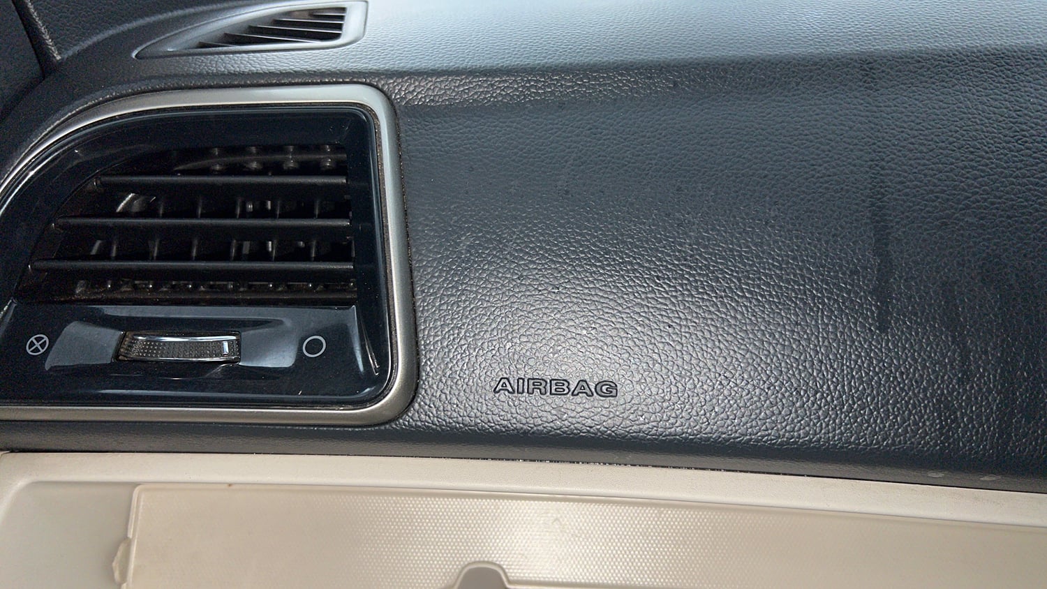 Used 2019 Mahindra XUV 300 1.5 W8 (O) Diesel Manual top_features Airbags