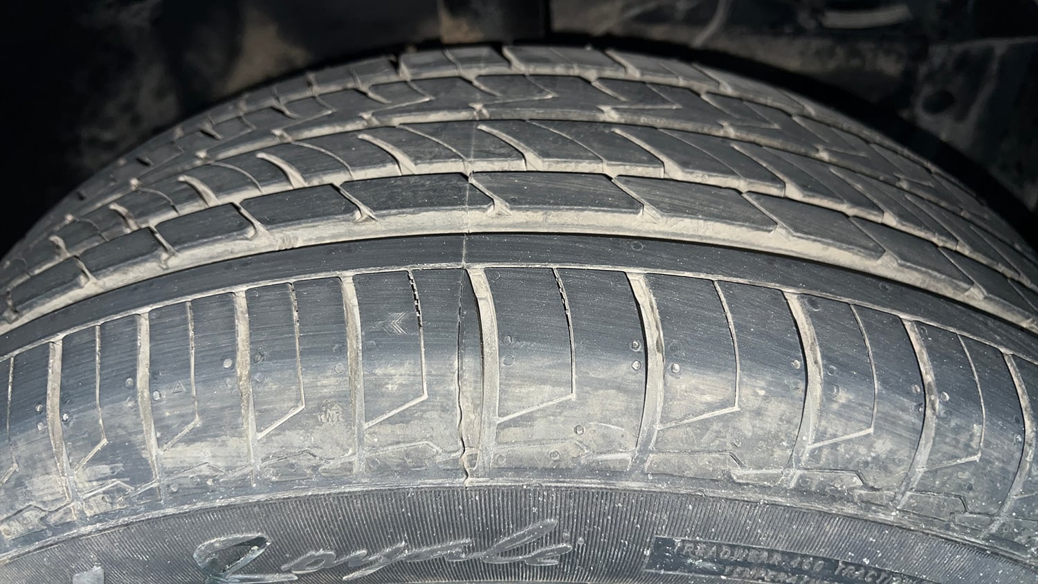 Used 2024 Maruti Suzuki Brezza Zxi Plus Dual Tone Petrol Manual tyres RIGHT FRONT TYRE TREAD VIEW