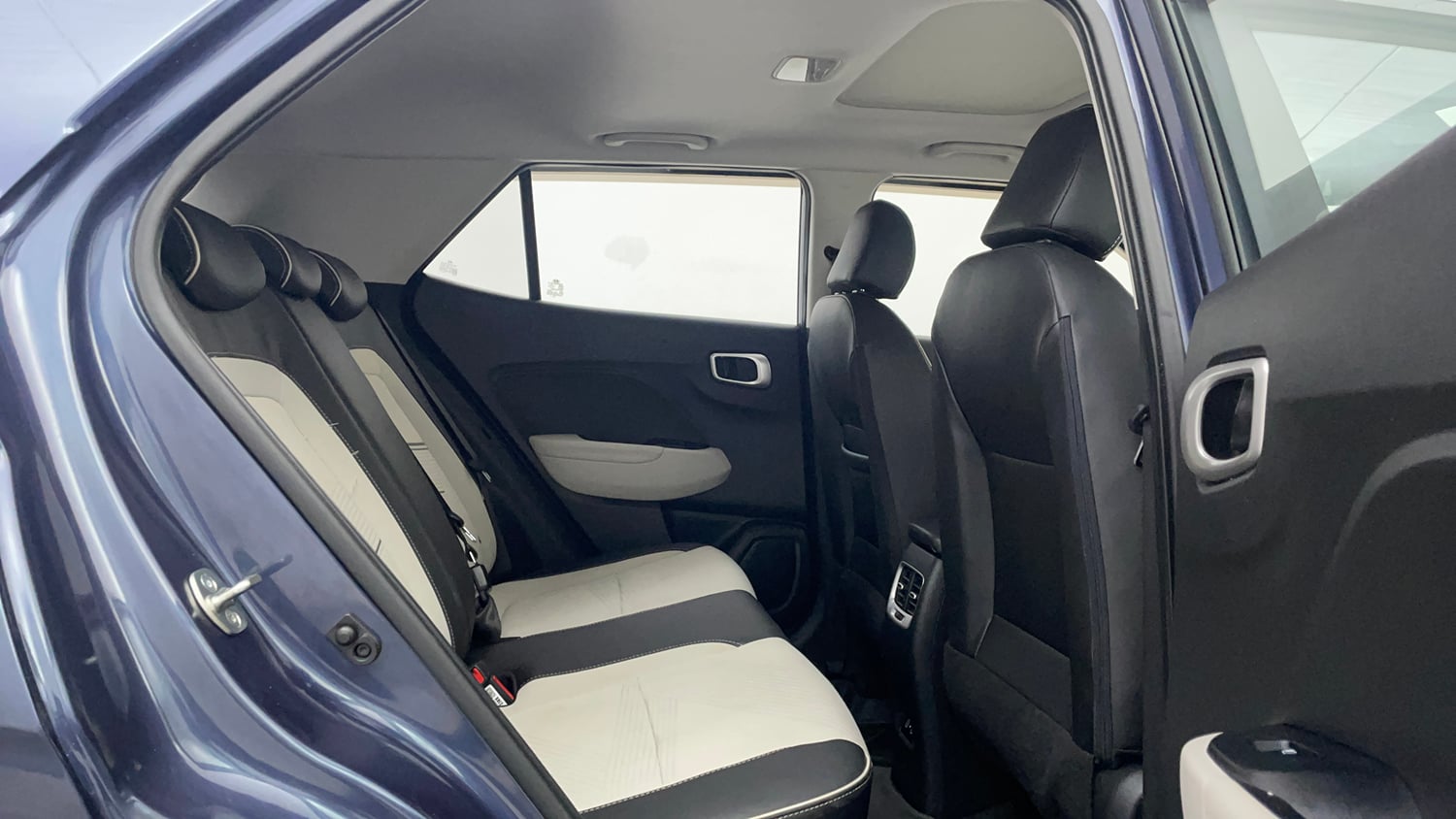 Used 2023 Hyundai Venue SX (O) 1.5 CRDi Diesel Manual interior RIGHT SIDE REAR DOOR CABIN VIEW