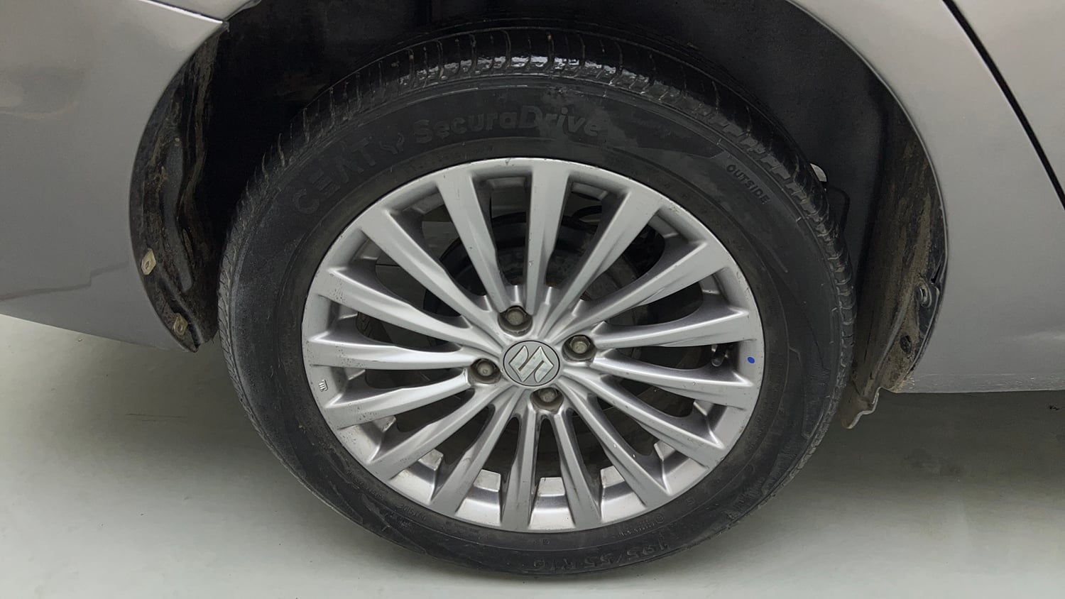 Used 2017 Maruti Suzuki Ciaz Alpha 1.4 MT Petrol Manual tyres RIGHT REAR TYRE RIM VIEW