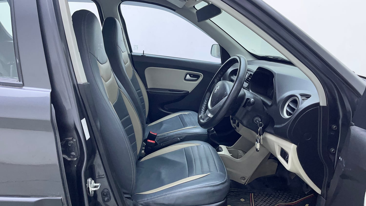 Used 2020 Maruti Suzuki Alto 800 LXi Petrol Manual interior RIGHT SIDE FRONT DOOR CABIN VIEW
