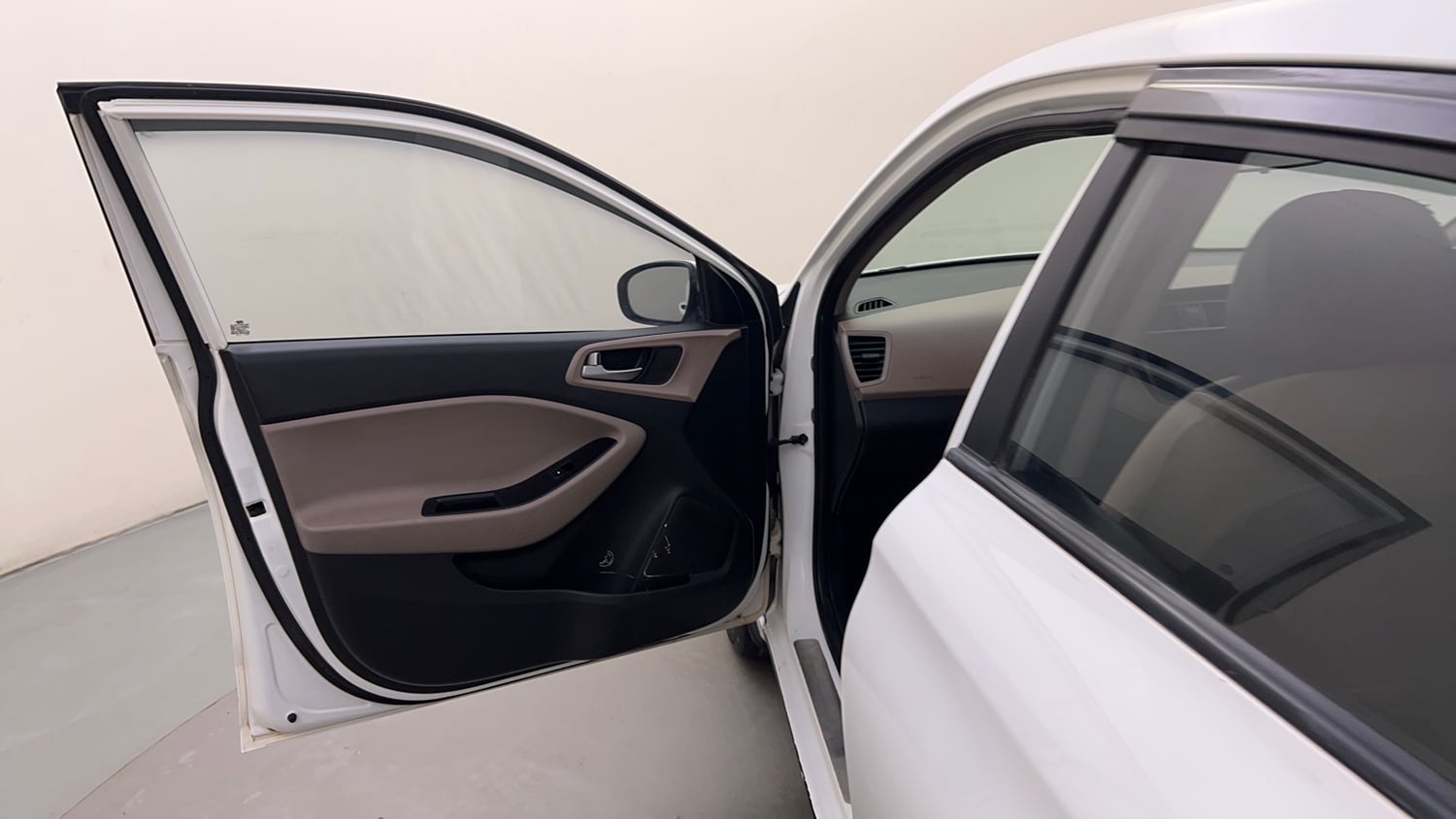 Used 2019 Hyundai Elite i20 Magna Plus 1.2 Petrol Manual interior LEFT FRONT DOOR OPEN VIEW