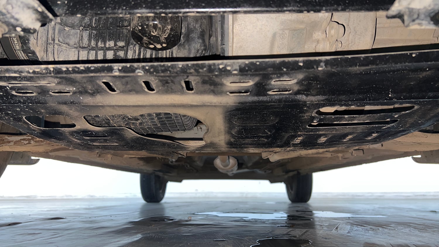 Used 2021 Renault Kwid CLIMBER 1.0 AMT Opt Petrol Automatic extra FRONT LEFT UNDERBODY VIEW