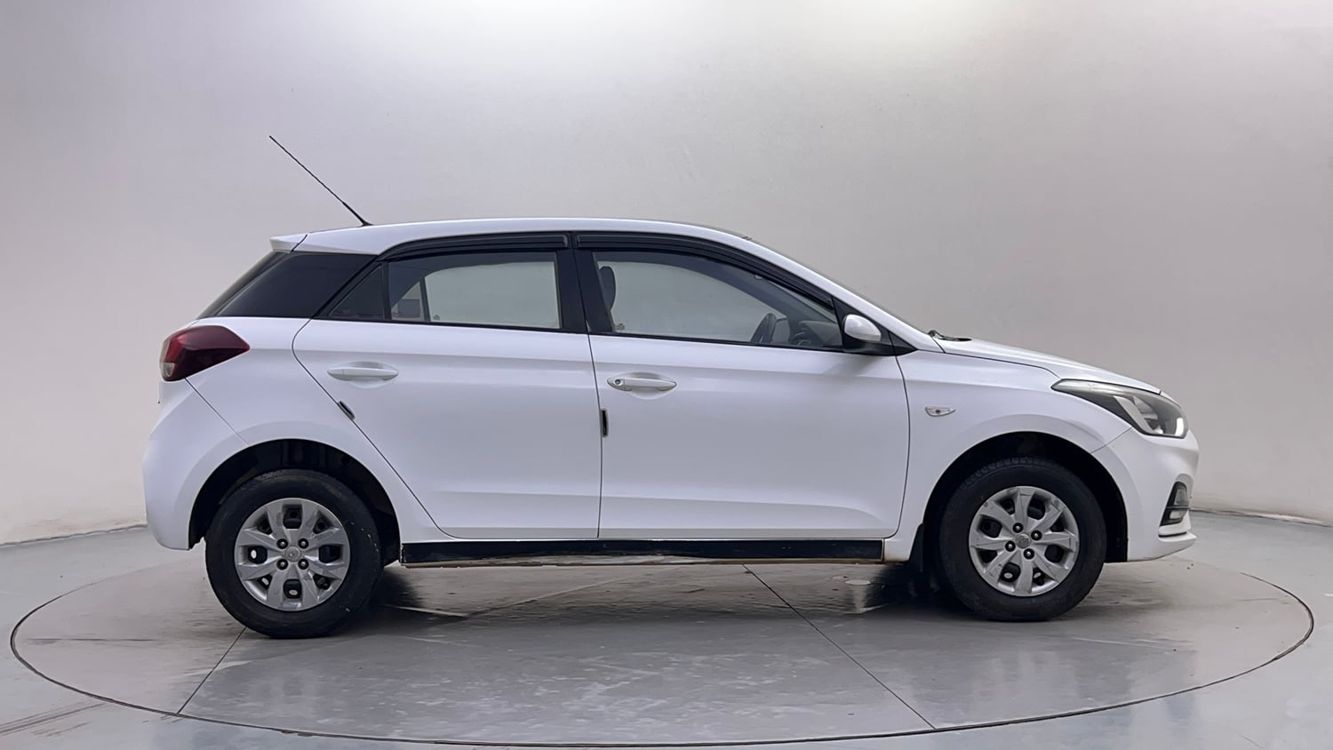 Used 2019 Hyundai Elite i20 Magna Plus 1.2 Petrol Manual exterior RIGHT SIDE VIEW
