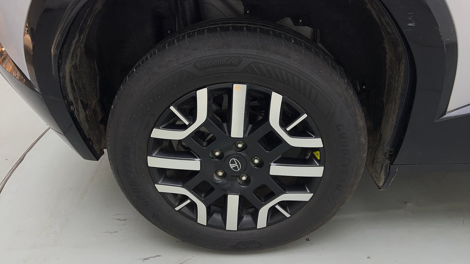 Used 2026 Tata Sierra Pure + P DCA Petrol Petrol Automatic tyres RIGHT REAR TYRE RIM VIEW