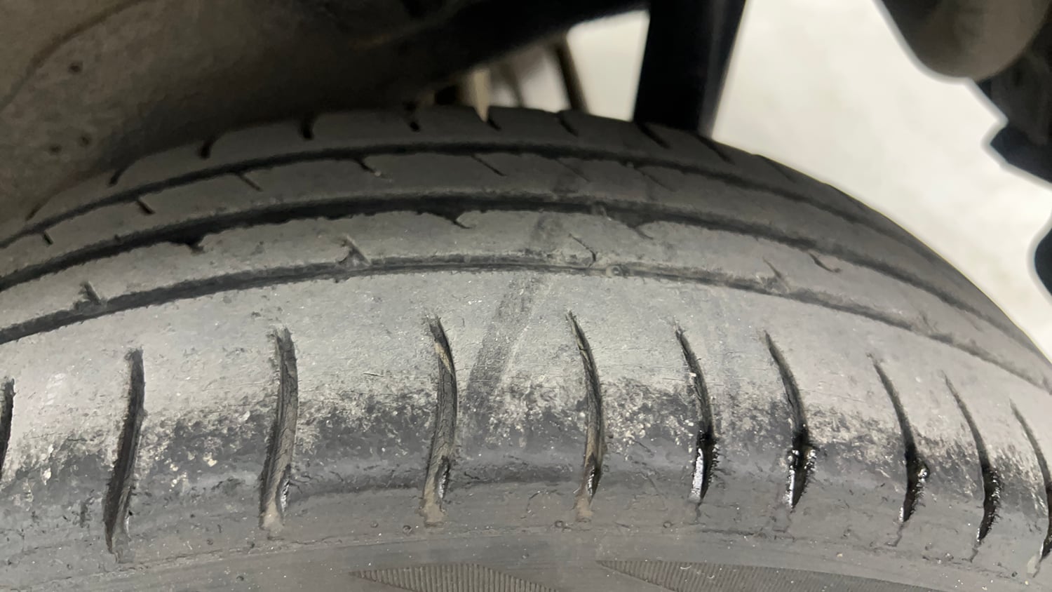 Used 2016 Maruti Suzuki Wagon R 1.0 VXI AMT Petrol Automatic tyres LEFT REAR TYRE TREAD VIEW