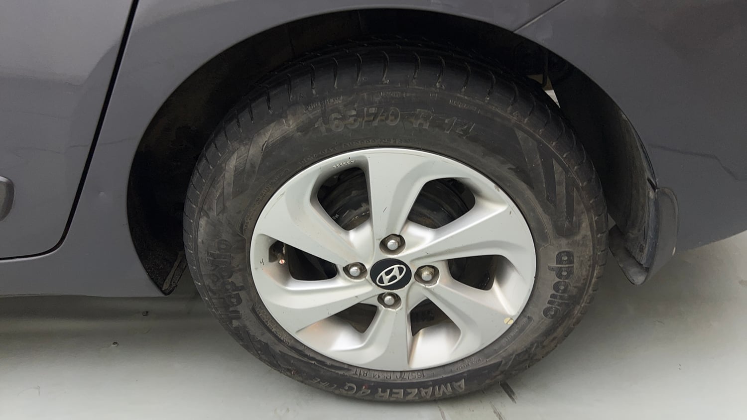 Used 2017 Hyundai Xcent SX Petrol Manual tyres LEFT REAR TYRE RIM VIEW