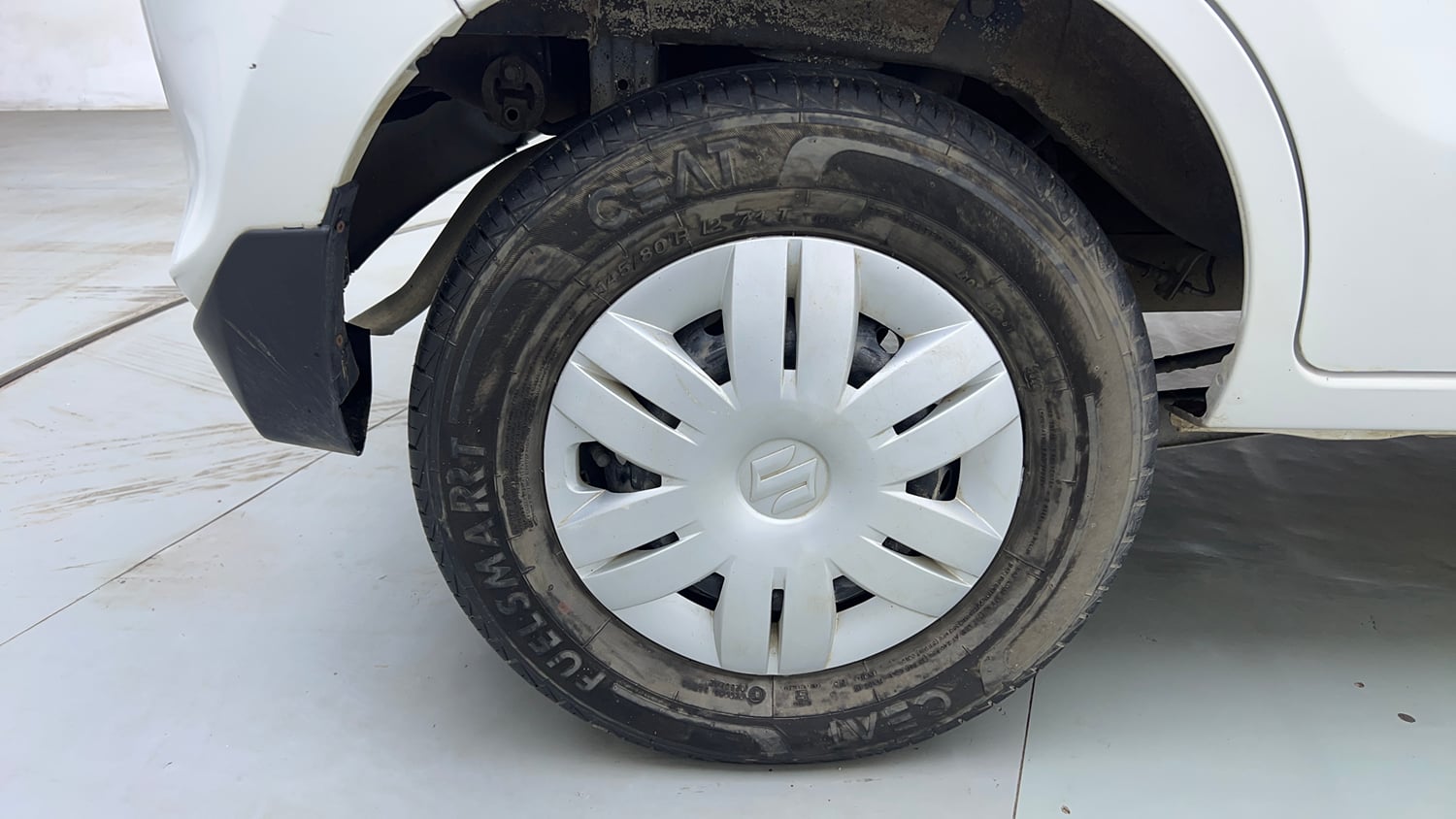 Used 2023 Maruti Suzuki Alto 800 VXi Petrol Manual tyres RIGHT REAR TYRE RIM VIEW