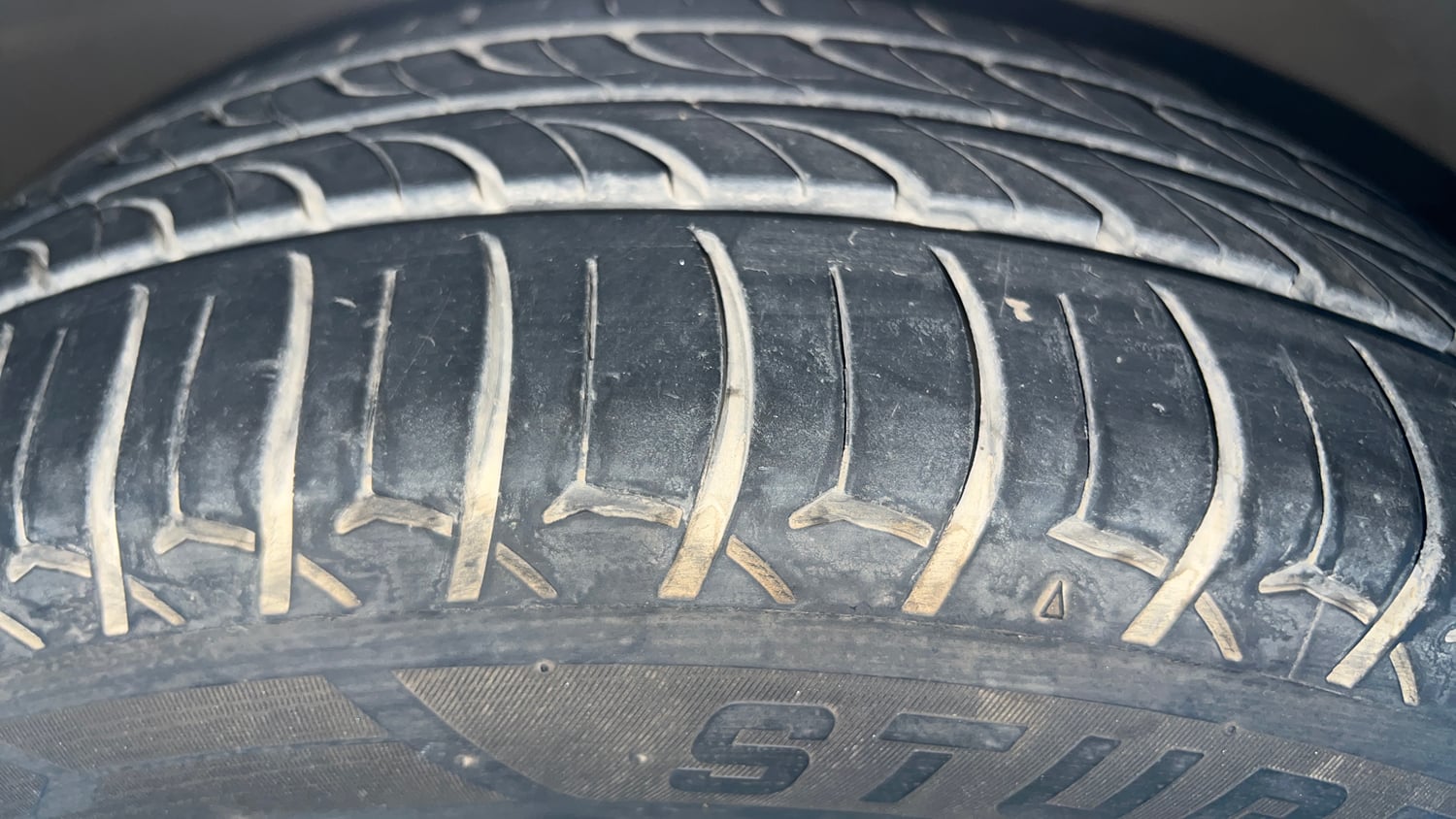 Used 2021 Maruti Suzuki New Ertiga ZXi AT Petrol Automatic tyres RIGHT FRONT TYRE TREAD VIEW
