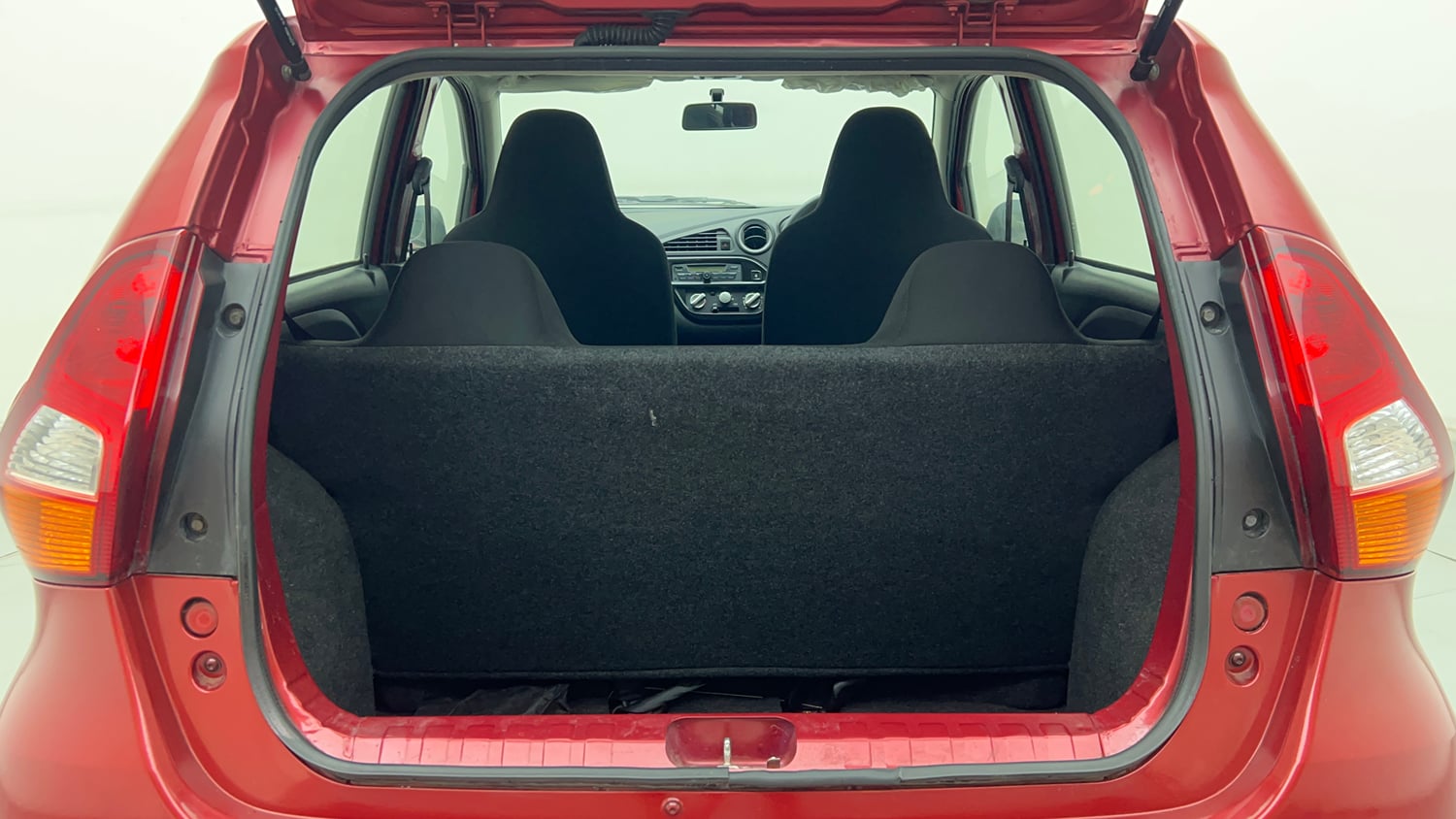 Used 2018 Datsun Redi-GO T(O) 1.0 AMT Petrol Automatic interior DICKY INSIDE VIEW