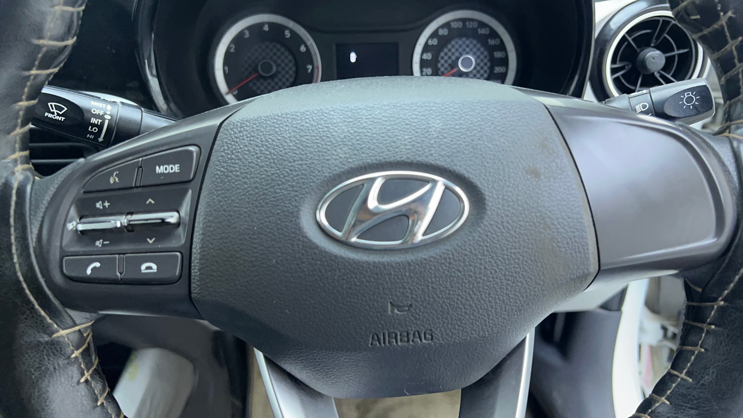 Used 2022 Hyundai Grand i10 Nios Sportz 1.2 Kappa VTVT CNG Cng Manual top_features Airbags