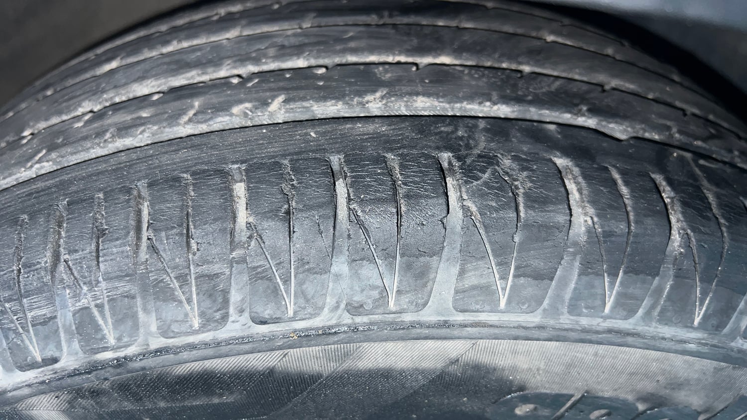 Used 2022 Kia Sonet HTX 1.5 AT Diesel Automatic tyres RIGHT FRONT TYRE TREAD VIEW