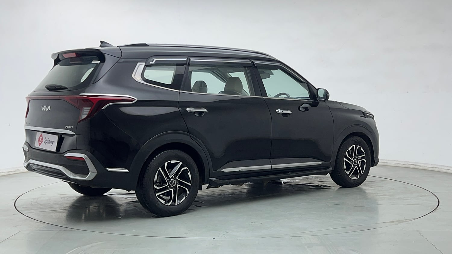 Used 2022 Kia Carens Luxury Plus 1.4 Petrol DCT 7 STR Petrol Automatic exterior RIGHT REAR CORNER VIEW