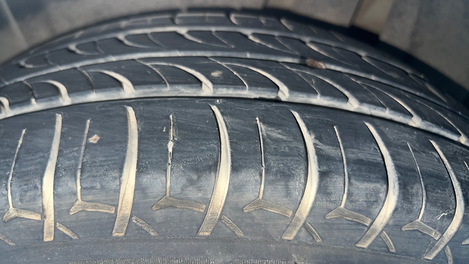 Used 2021 Maruti Suzuki New Ertiga ZXi AT Petrol Automatic tyres LEFT REAR TYRE TREAD VIEW
