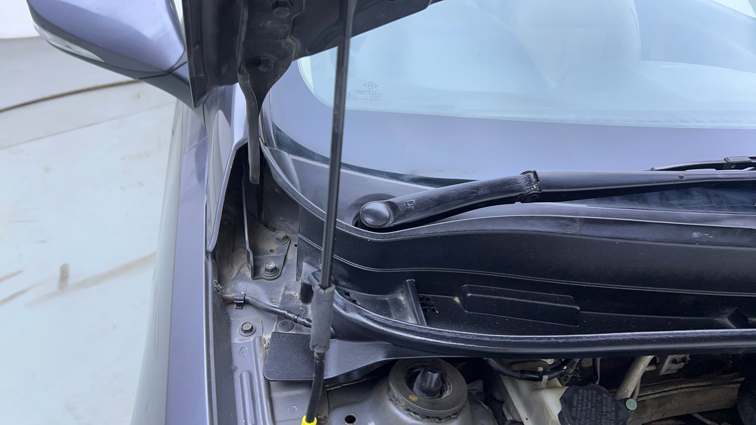 Used 2016 Hyundai Verna 1.6 VTVT SX AT Petrol Automatic engine ENGINE RIGHT SIDE HINGE & APRON VIEW