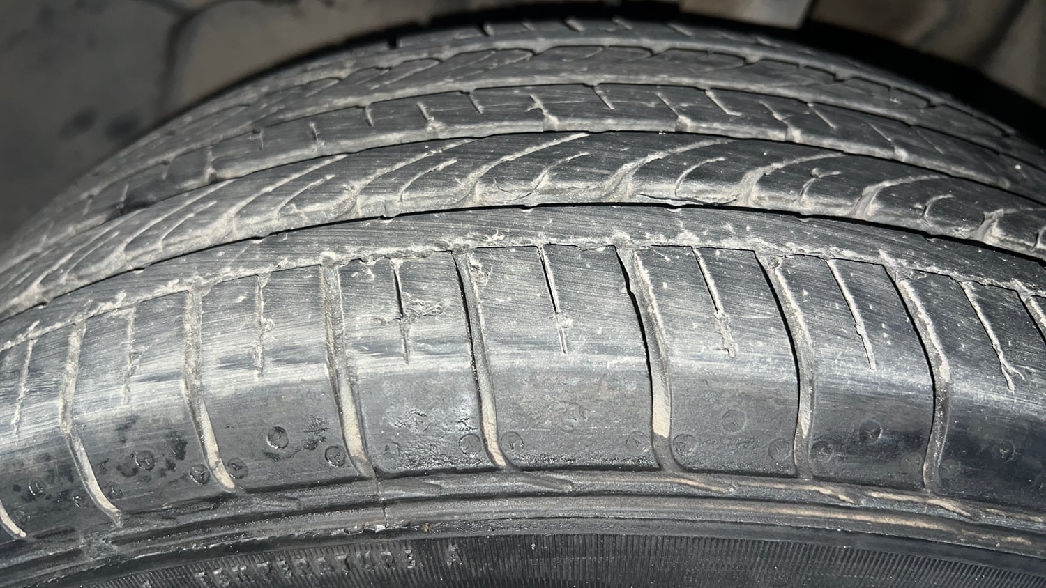 Used 2018 Tata Nexon XM Petrol Manual tyres LEFT FRONT TYRE TREAD VIEW