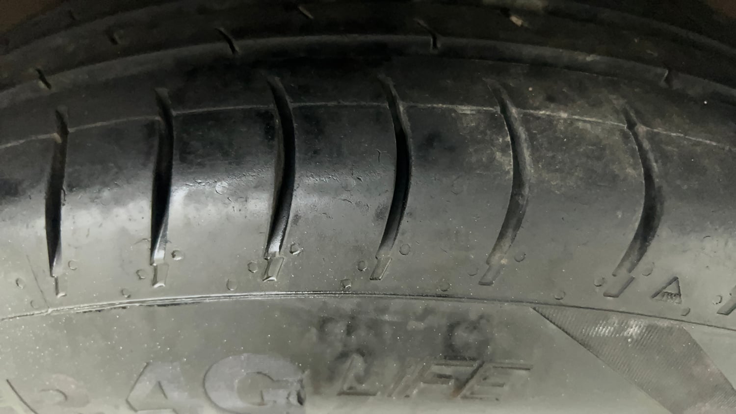 Used 2019 Maruti Suzuki Dzire VXi Petrol Manual tyres RIGHT FRONT TYRE TREAD VIEW