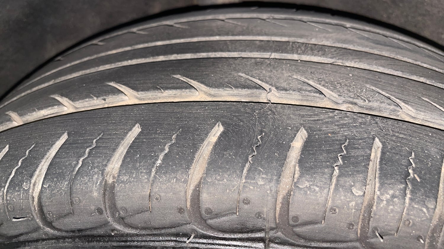 Used 2014 Ford EcoSport Titanium 1.5 TDCi (Opt) Diesel Manual tyres RIGHT REAR TYRE TREAD VIEW