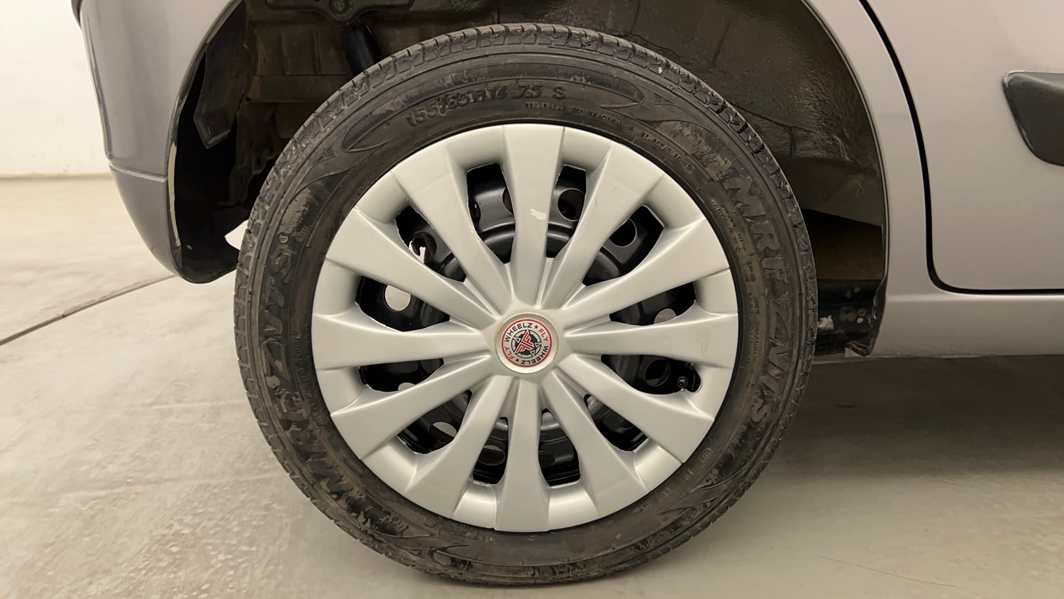 Used 2017 Maruti Suzuki Wagon R VXI Petrol Manual tyres RIGHT REAR TYRE RIM VIEW