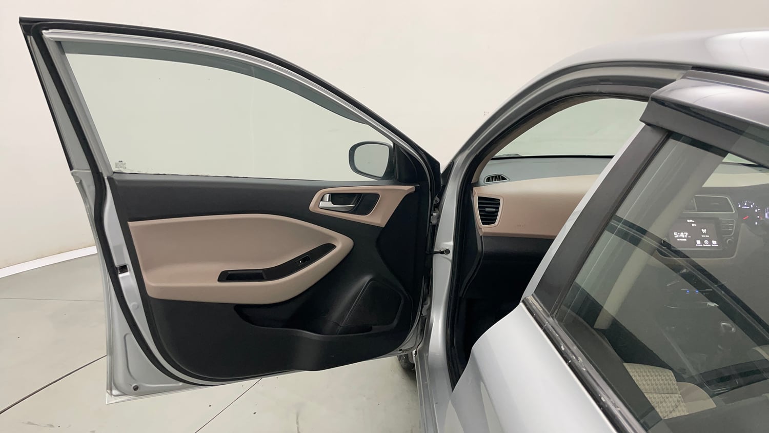 Used 2020 Hyundai Elite i20 Sportz Plus 1.2 Petrol Manual interior LEFT FRONT DOOR OPEN VIEW
