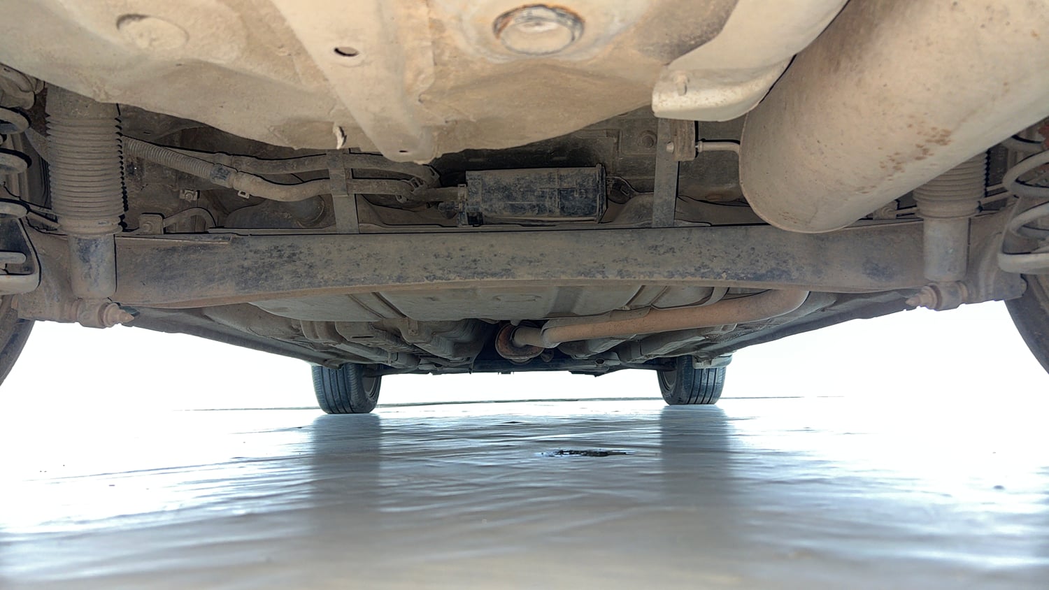 Used 2016 Hyundai Verna 1.6 VTVT SX AT Petrol Automatic extra REAR UNDERBODY VIEW (TAKEN FROM REAR)