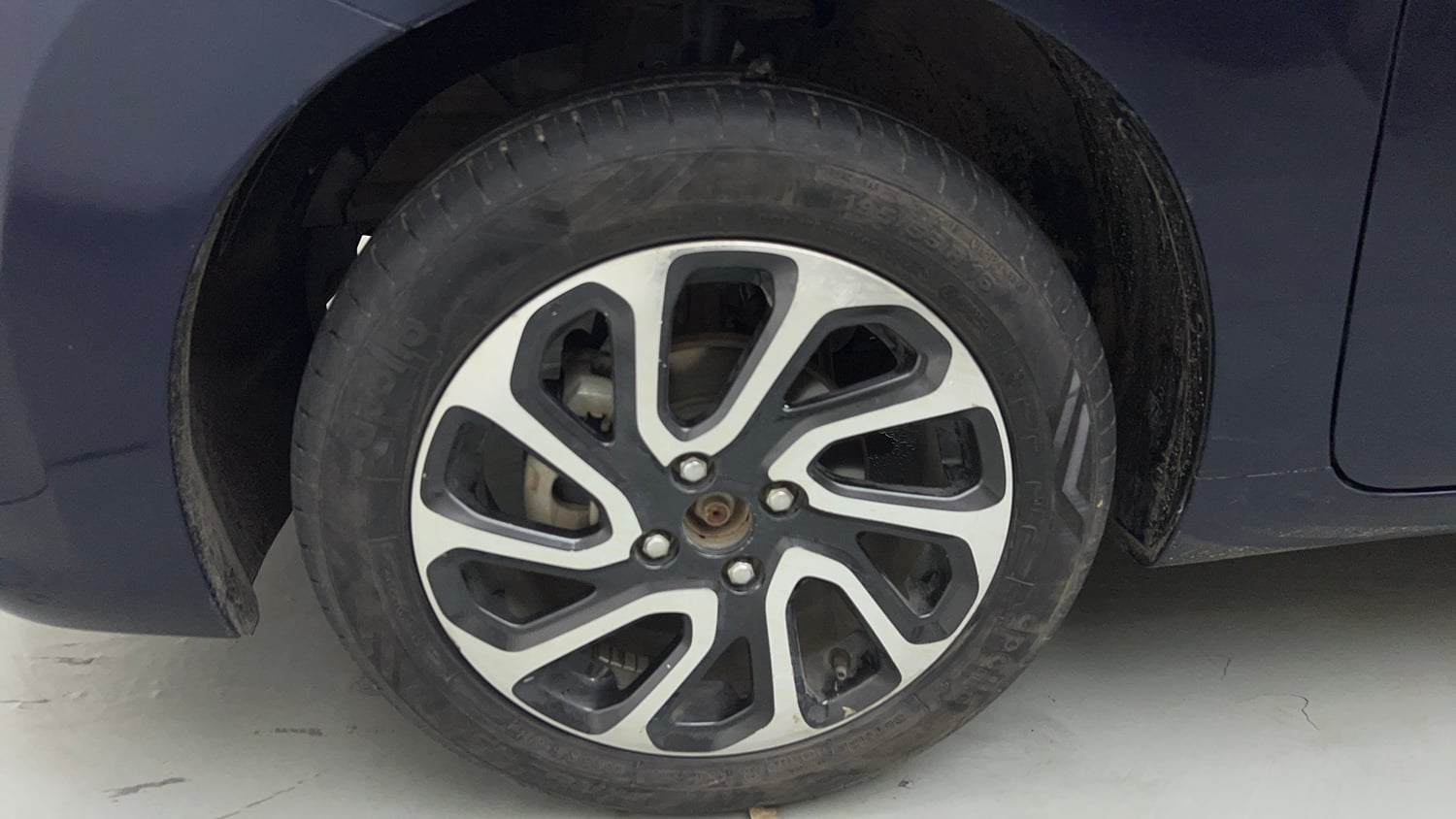 Used 2022 Maruti Suzuki Baleno Alpha MT Petrol Manual tyres LEFT FRONT TYRE RIM VIEW