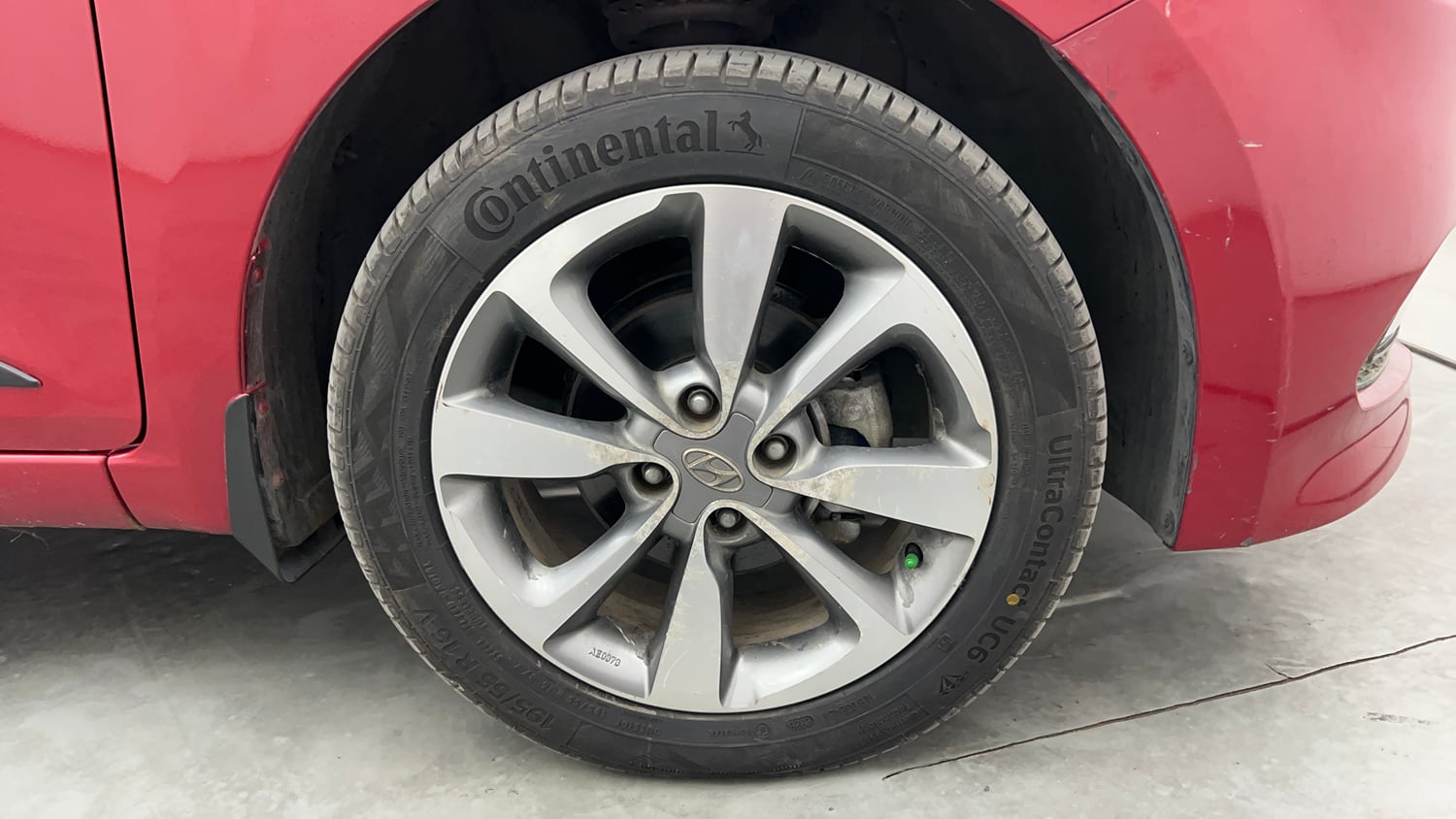 Used 2017 Hyundai Elite i20 Asta 1.4 CRDI (O) Diesel Manual tyres RIGHT FRONT TYRE RIM VIEW