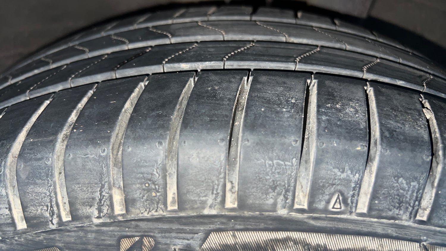 Used 2020 Honda Amaze Exclusive Edition CVT Petrol Petrol Automatic tyres LEFT REAR TYRE TREAD VIEW