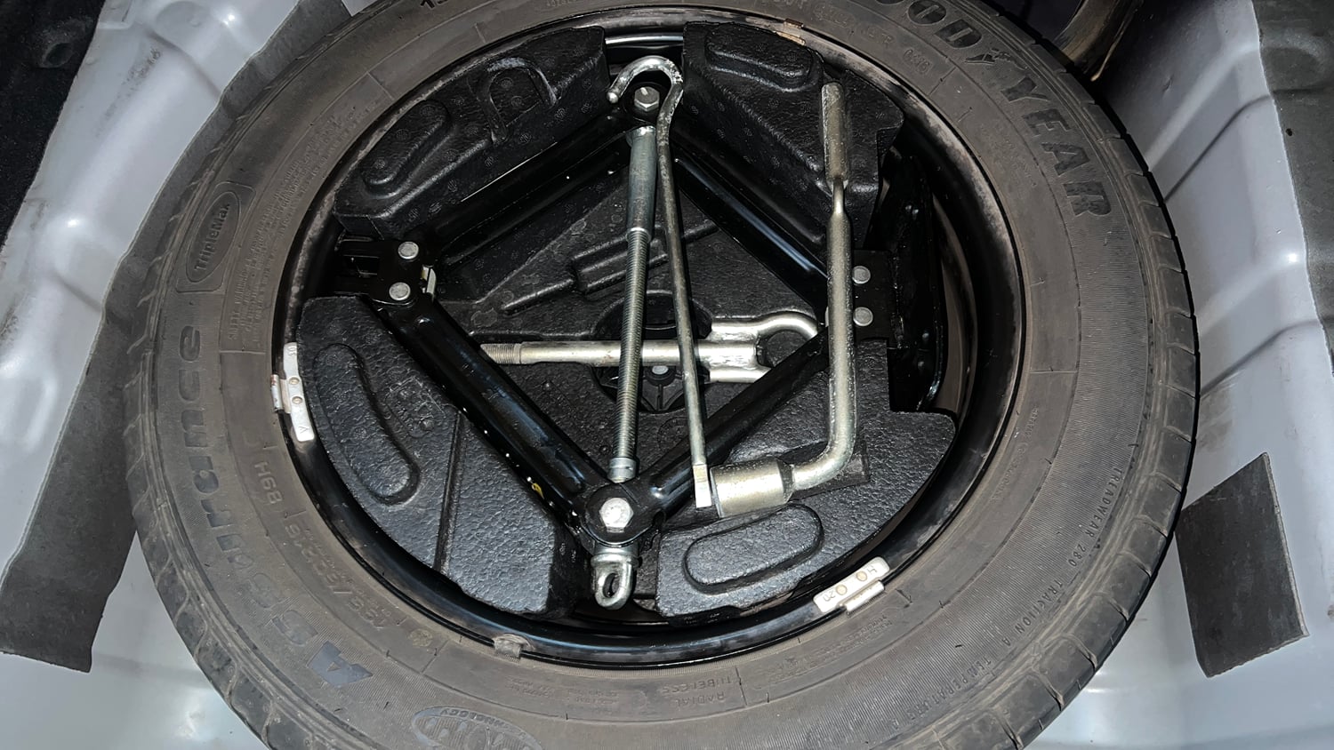Used 2018 Tata Nexon XM Petrol Manual tyres SPARE TYRE VIEW