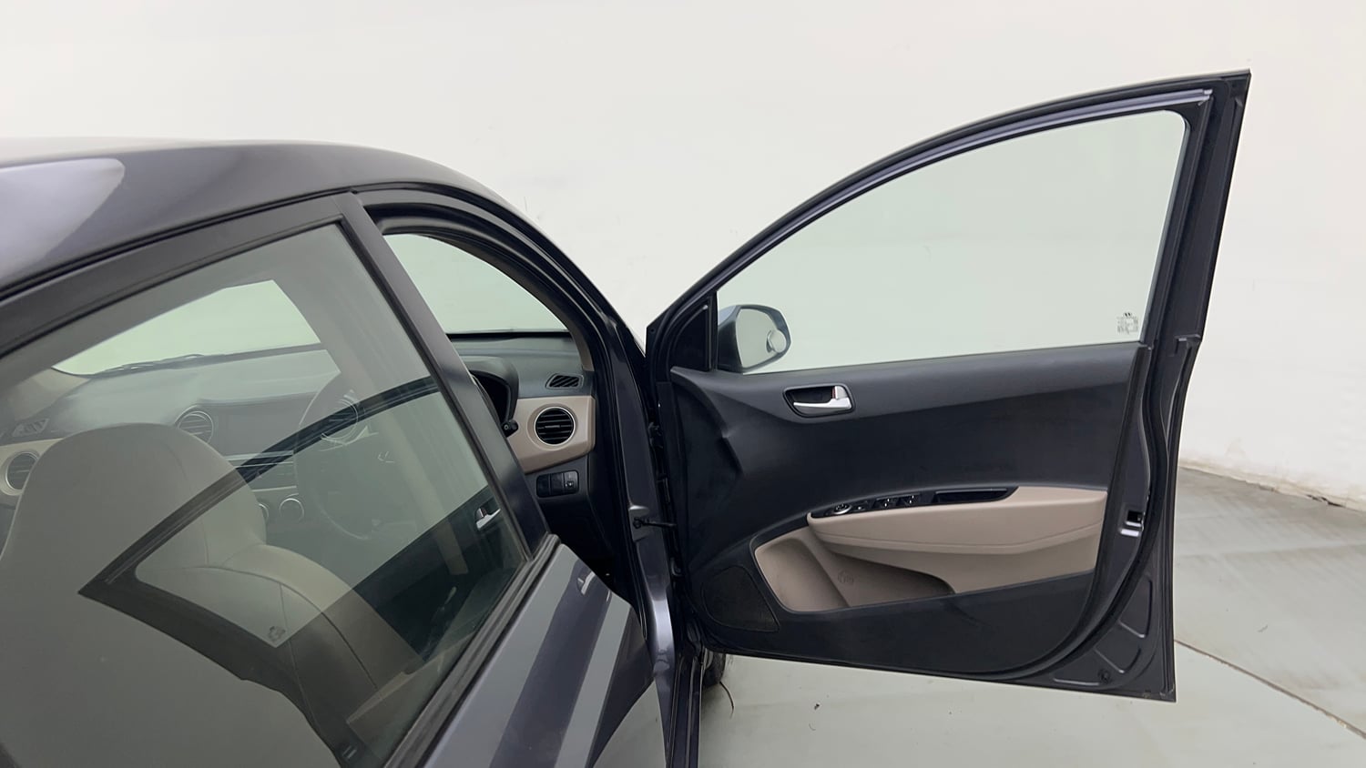 Used 2017 Hyundai Xcent SX Petrol Manual interior RIGHT FRONT DOOR OPEN VIEW
