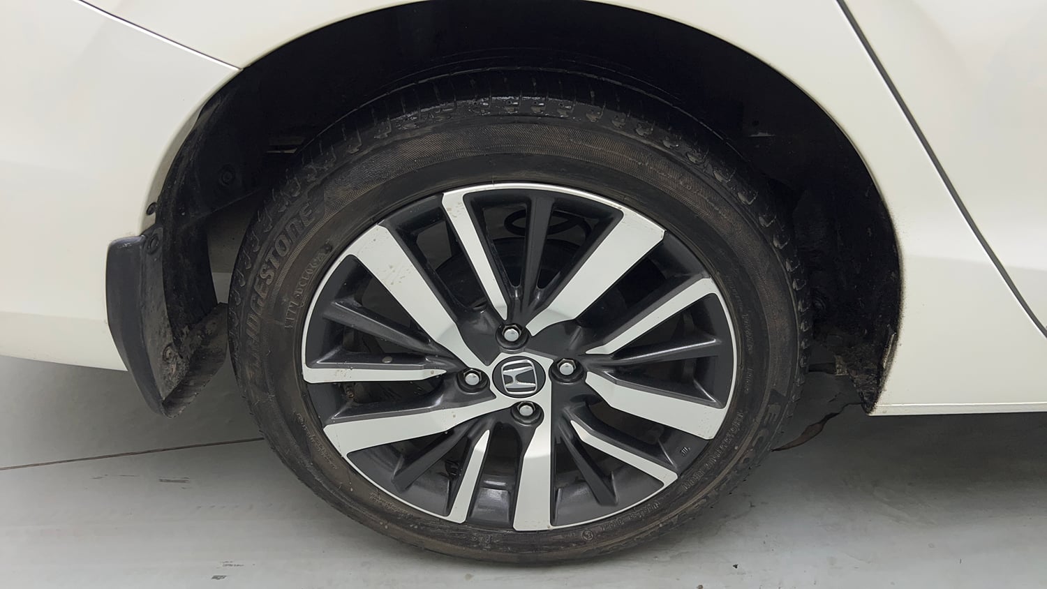 Used 2022 Honda City ZX CVT Petrol Petrol Automatic tyres RIGHT REAR TYRE RIM VIEW