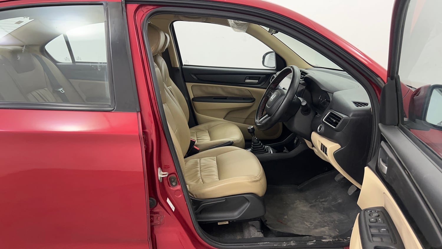 Used 2018 Honda Amaze 1.2 V MT Petrol Petrol Manual interior RIGHT SIDE FRONT DOOR CABIN VIEW