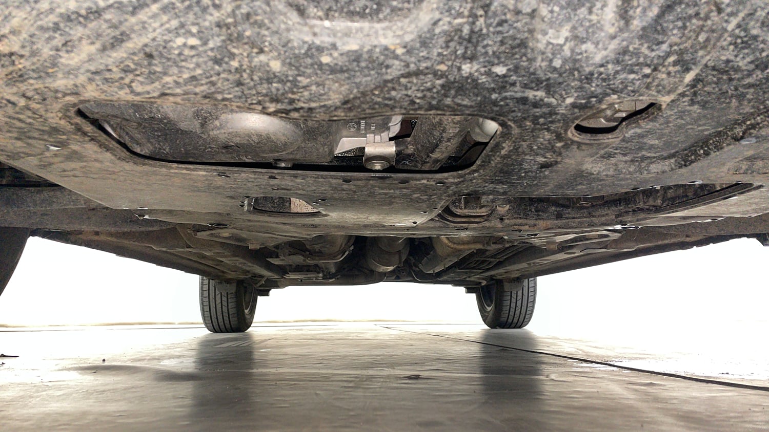 Used 2023 Hyundai Venue SX (O) 1.5 CRDi Diesel Manual extra FRONT LEFT UNDERBODY VIEW