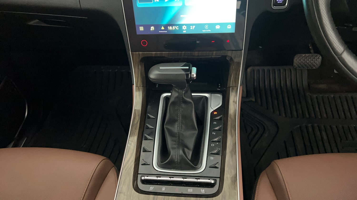Used 2023 MG Motors Hector Plus Savvy Pro 1.5 Turbo Petrol CVT 7 STR Petrol Automatic interior GEAR  KNOB VIEW