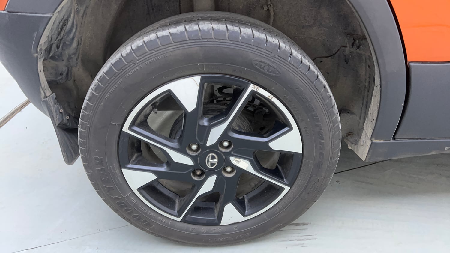 Used 2023 Tata Punch Creative Dual Tone AMT Petrol Automatic tyres RIGHT REAR TYRE RIM VIEW