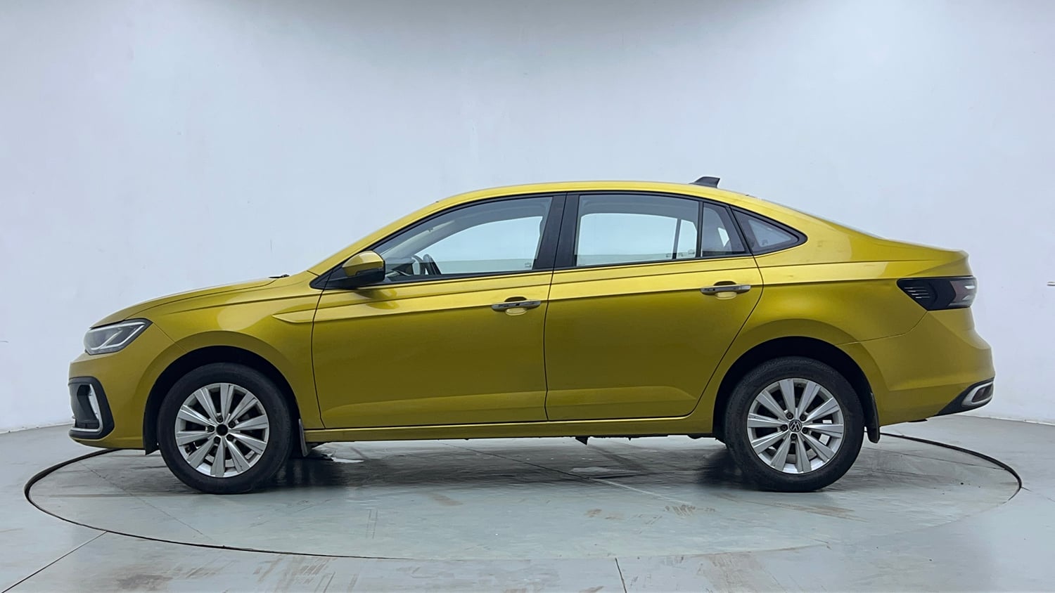 Used 2023 Volkswagen Virtus Highline 1.0 TSI AT Petrol Automatic exterior LEFT SIDE VIEW